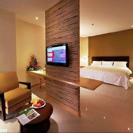 Sky Hotel Куала-Лумпур Экстерьер фото